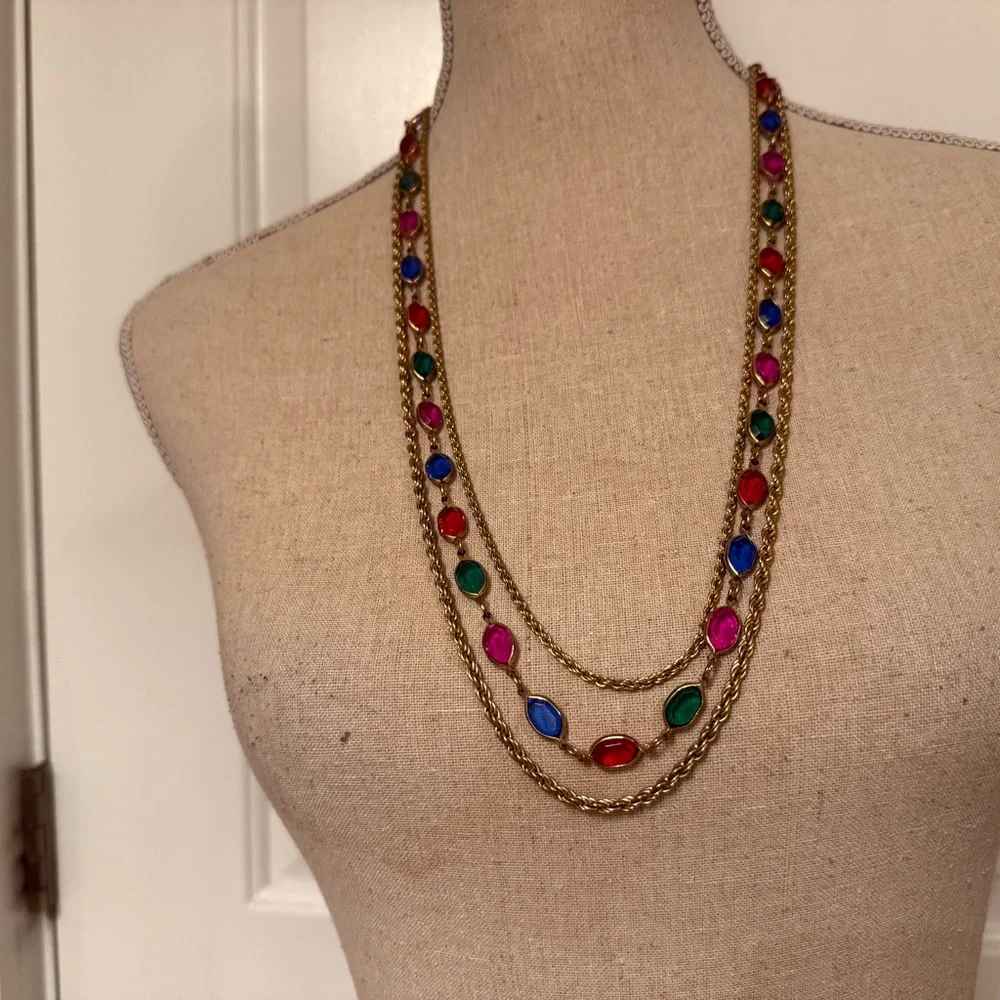 VINTAGE NECKLACE THREE STRAND GOLD TONE 2 ROPE CHAINS CENTER MULTI COLOR GLASS
